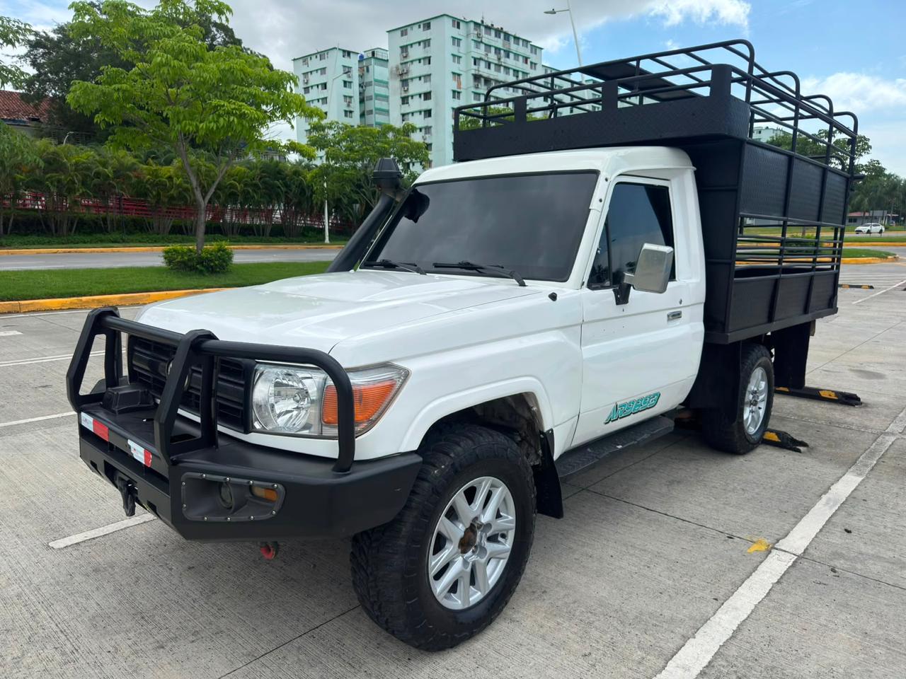2010 TOYOTA  LAND CRUISER 79