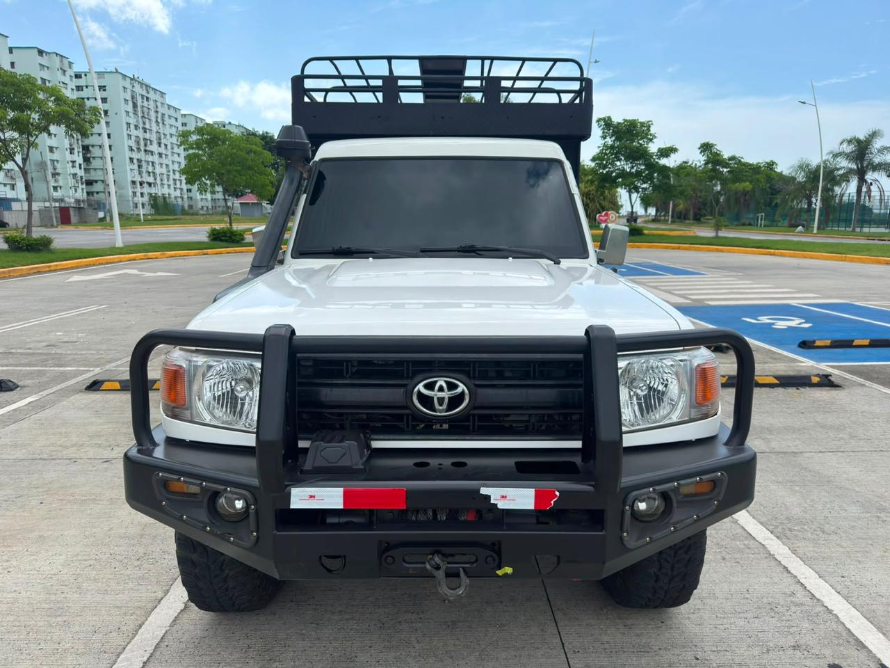 2010 TOYOTA  LAND CRUISER 79