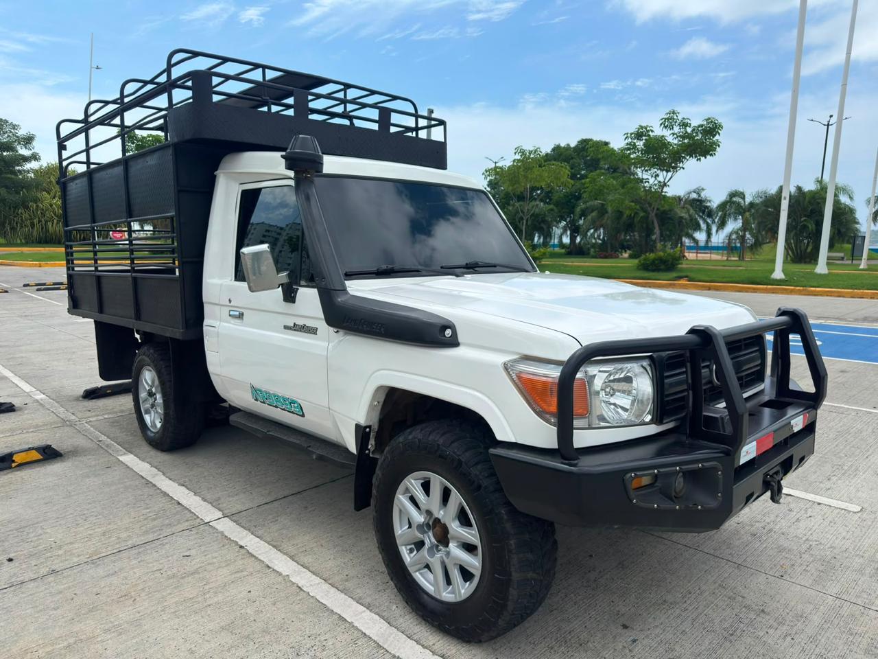 2010 TOYOTA LAND CRUISER 79