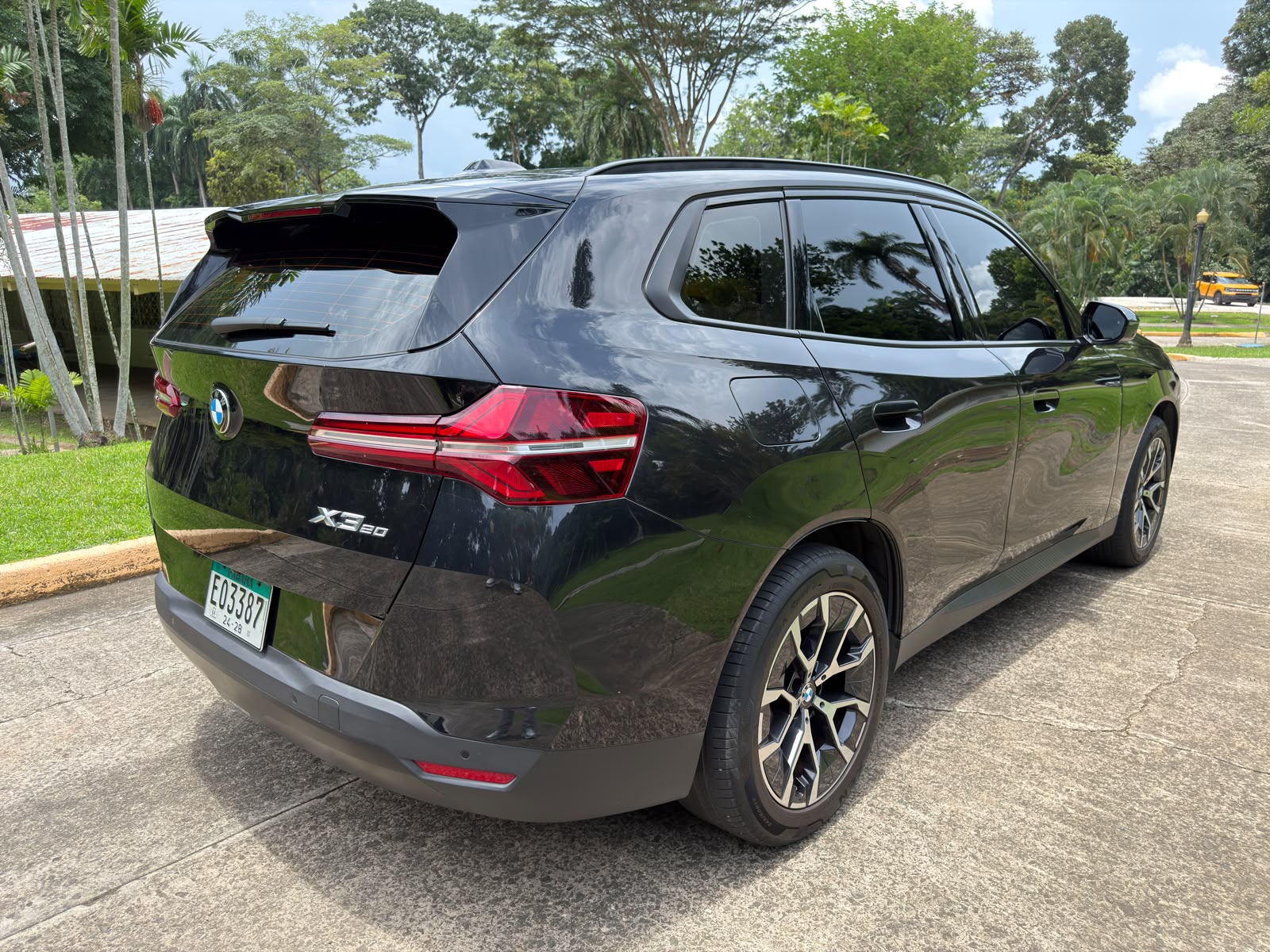 2025 BMW  X3 20 XDRIVE
