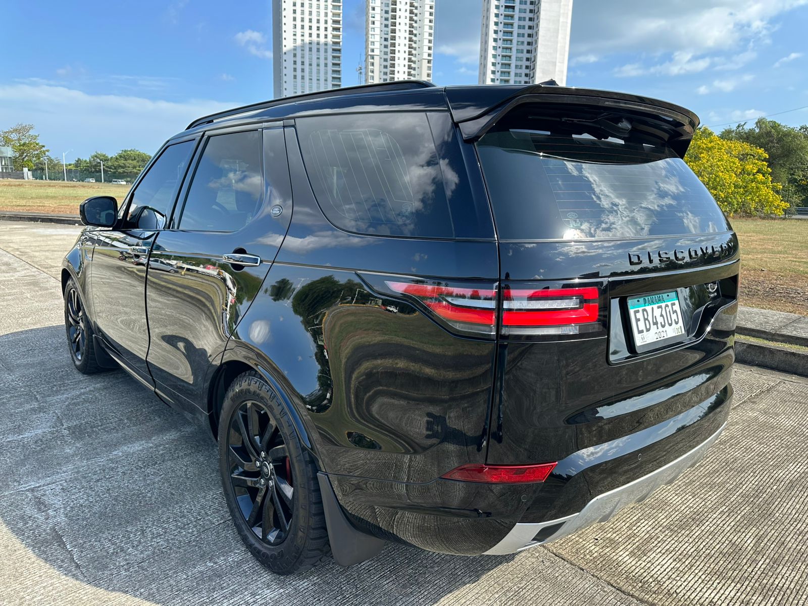 2020 LAND ROVER DISCOVERY BLACK EDITION