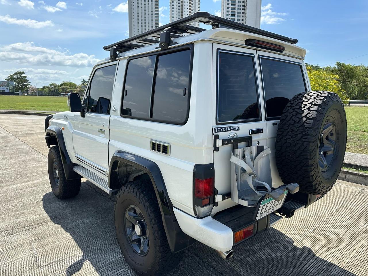 2022 TOYOTA  LAND CRUISER 71 VERSION ANIVERSARIO