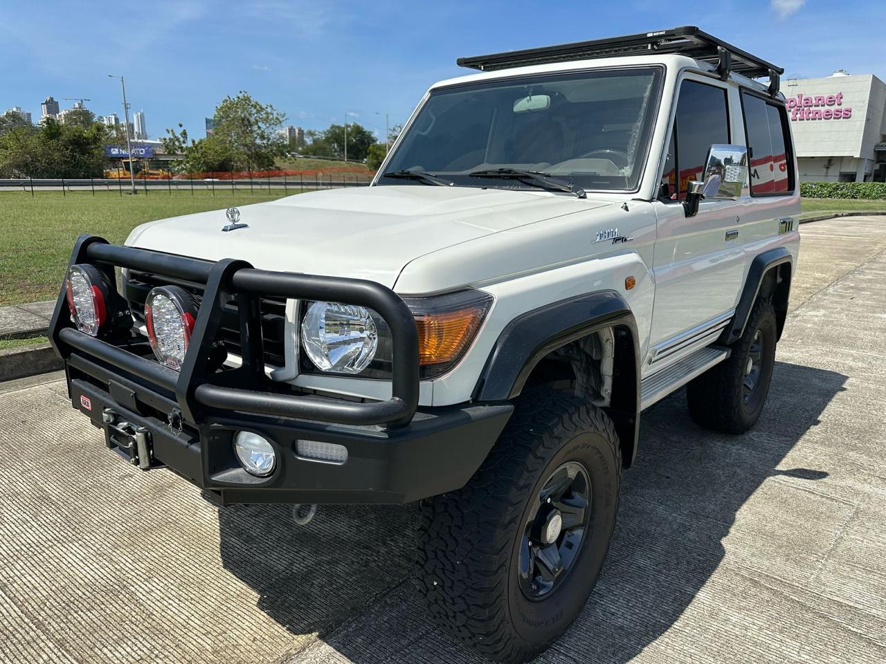 2022 TOYOTA  LAND CRUISER 71 VERSION ANIVERSARIO