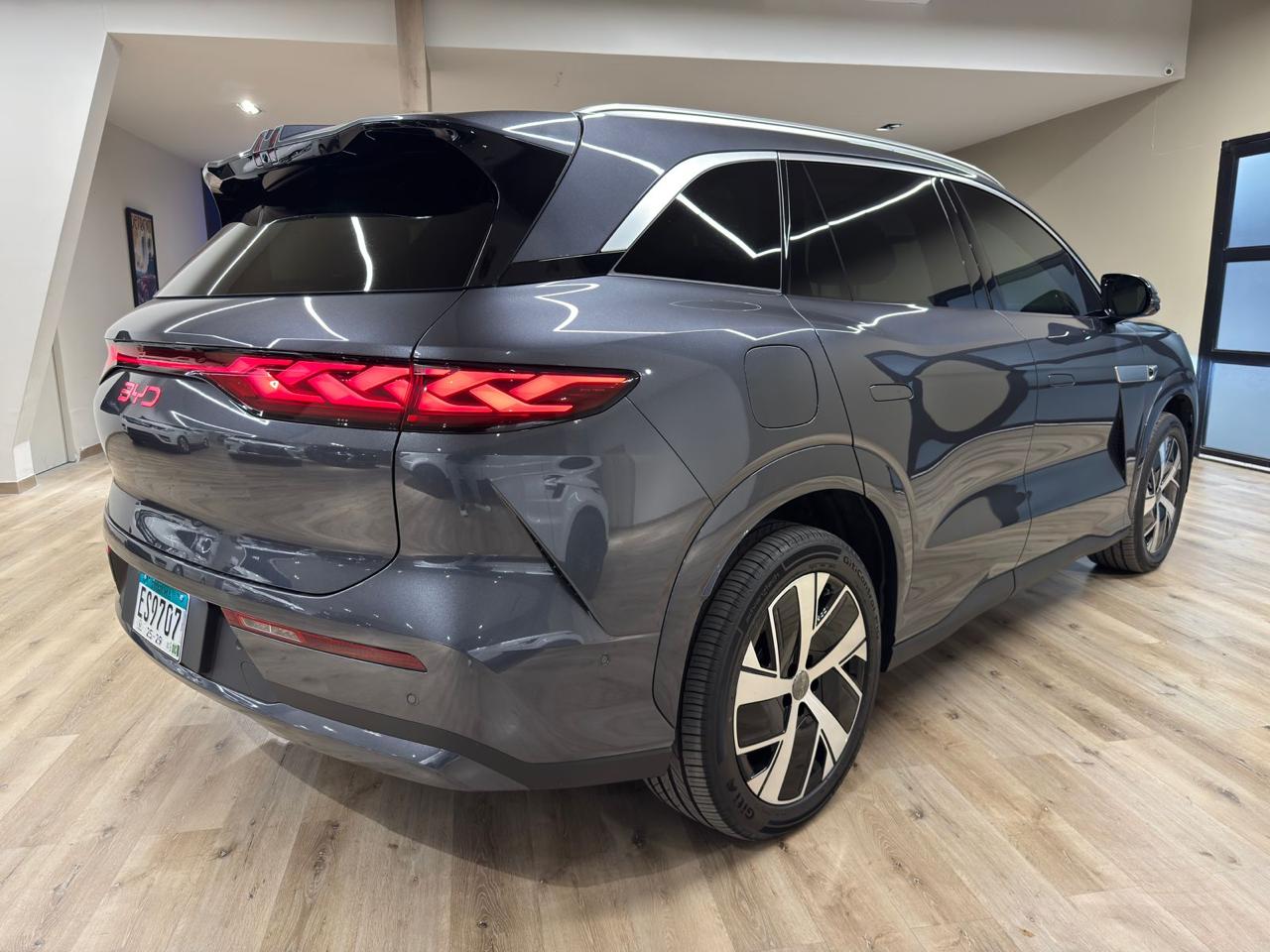 2025 BYD  TANG L