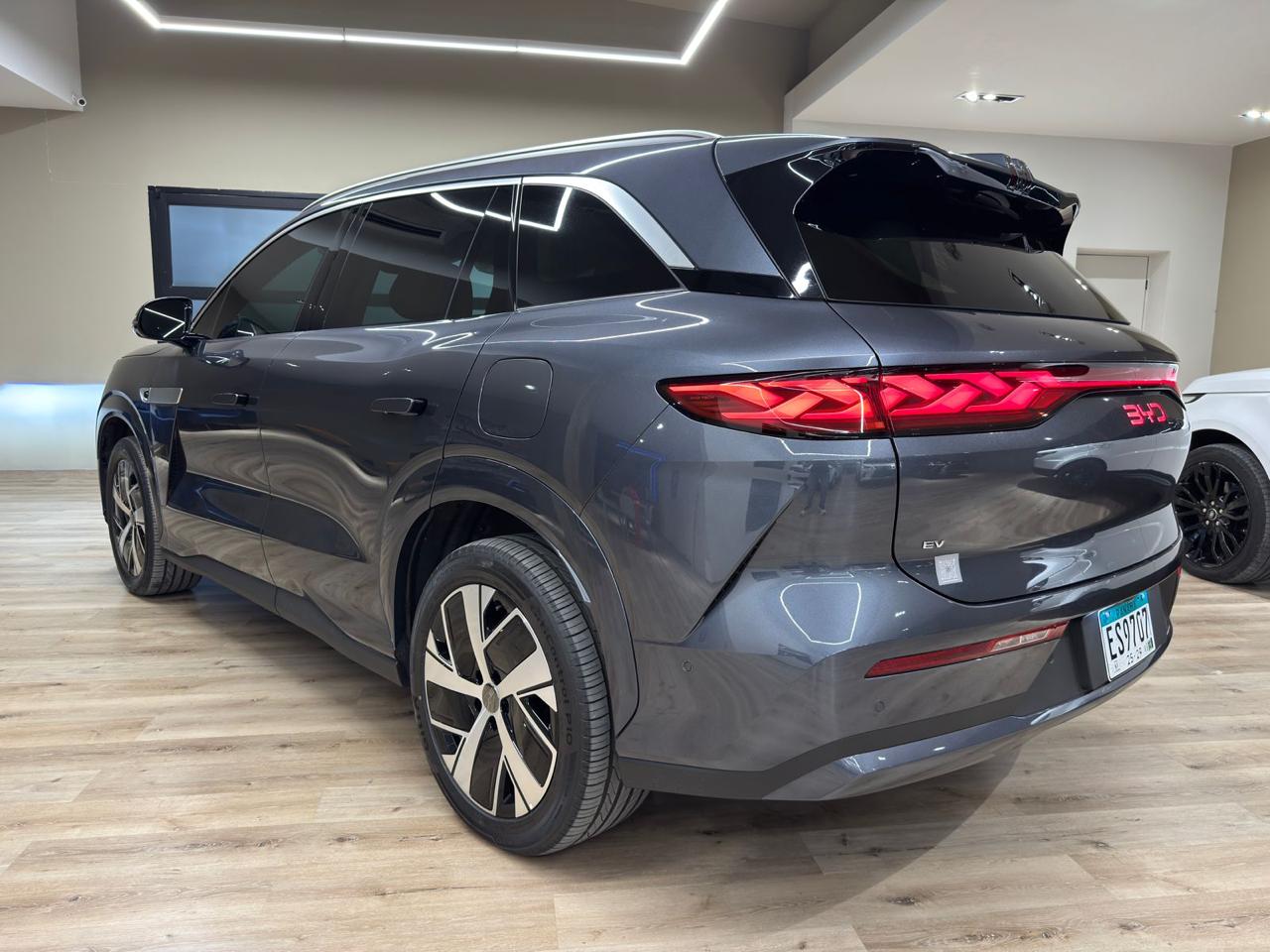 2025 BYD  TANG L