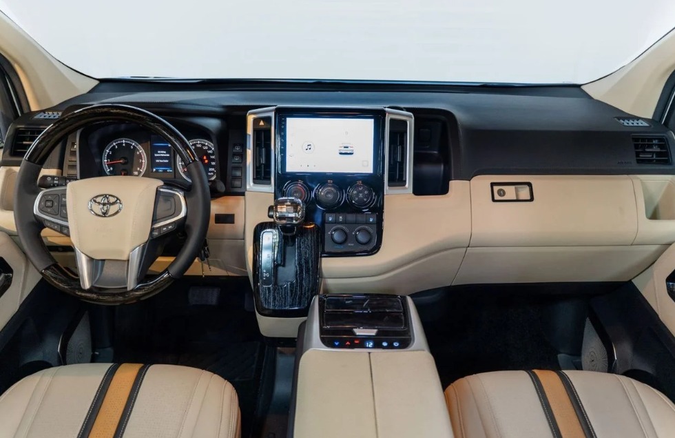 2025 TOYOTA  Hiace GL Luxury  Executive