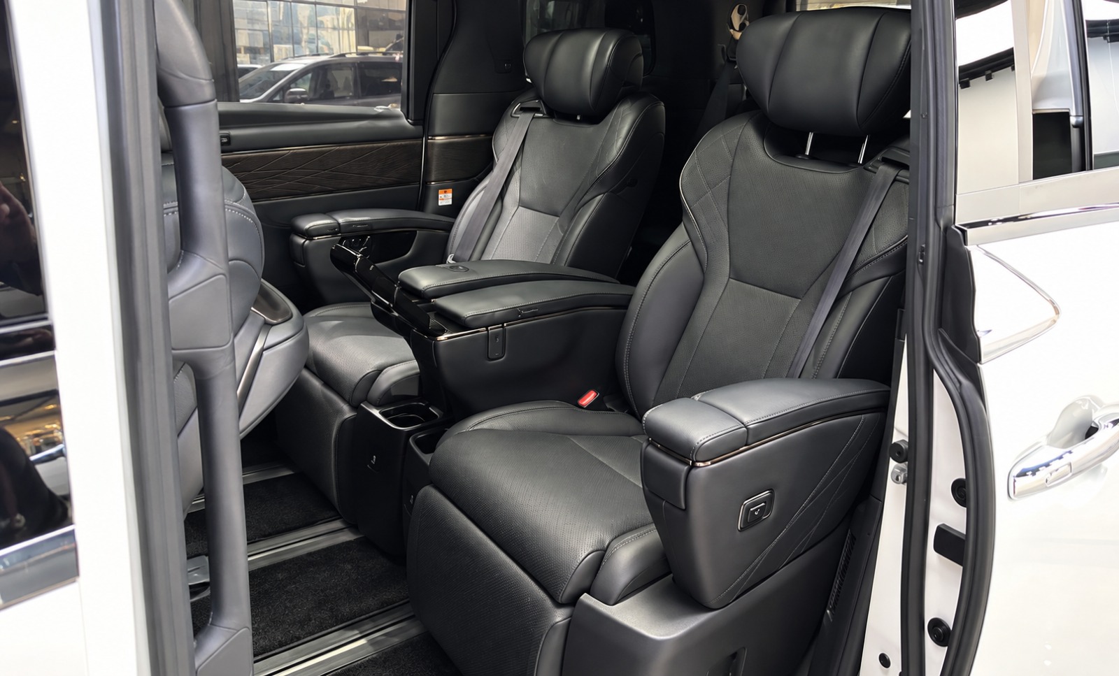 2025 TOYOTA  ALPHARD EXECUTIVE