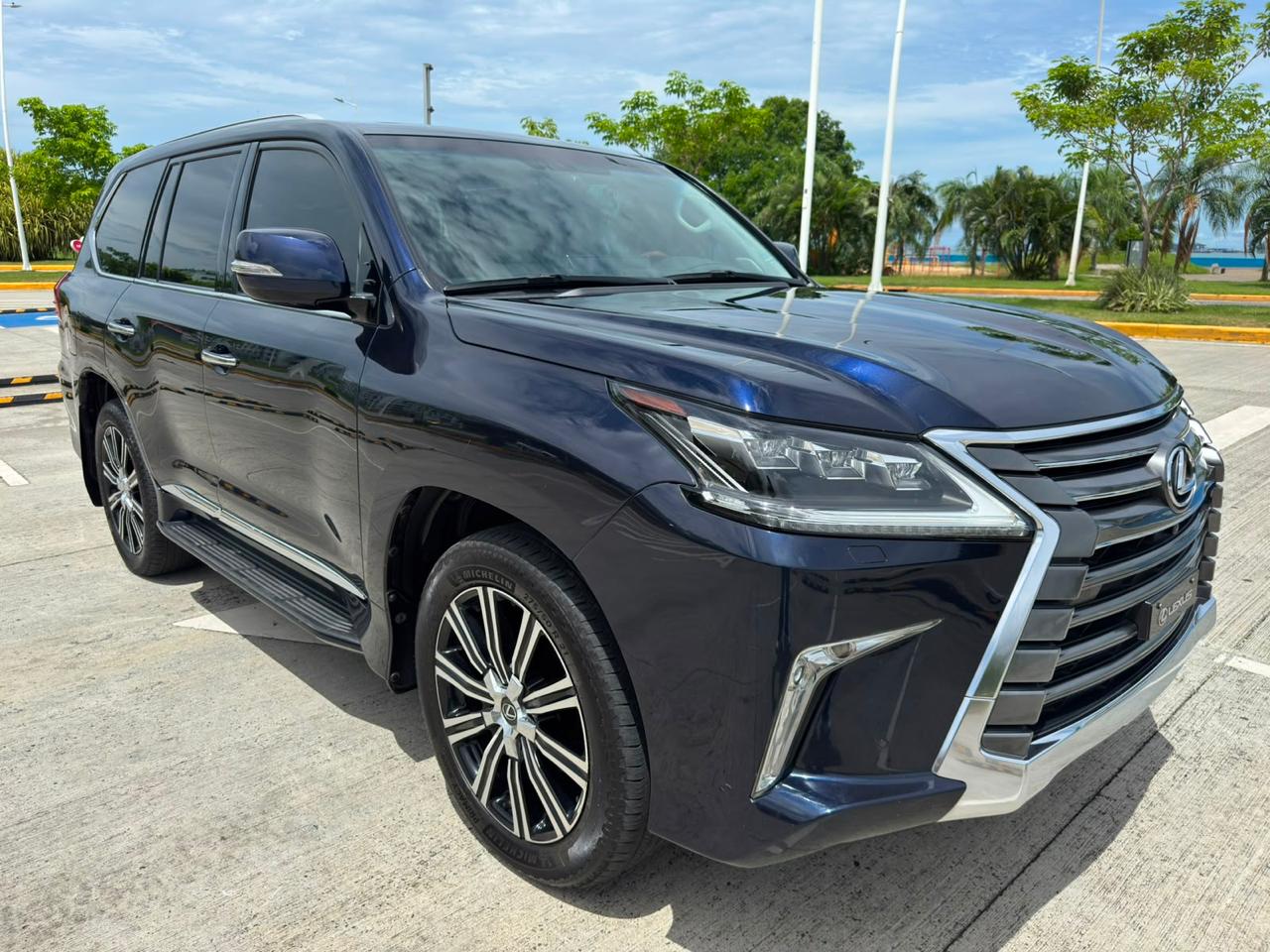 2019 LEXUS  LX 570