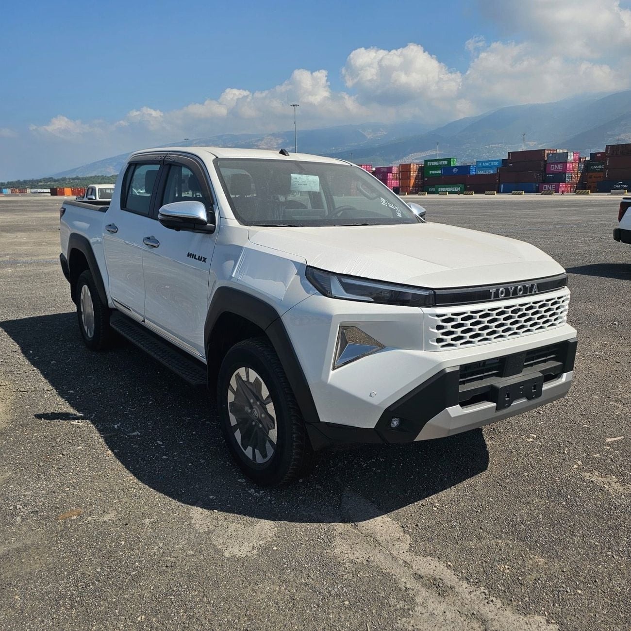 2027 TOYOTA  HILUX TRAIL HUNTER