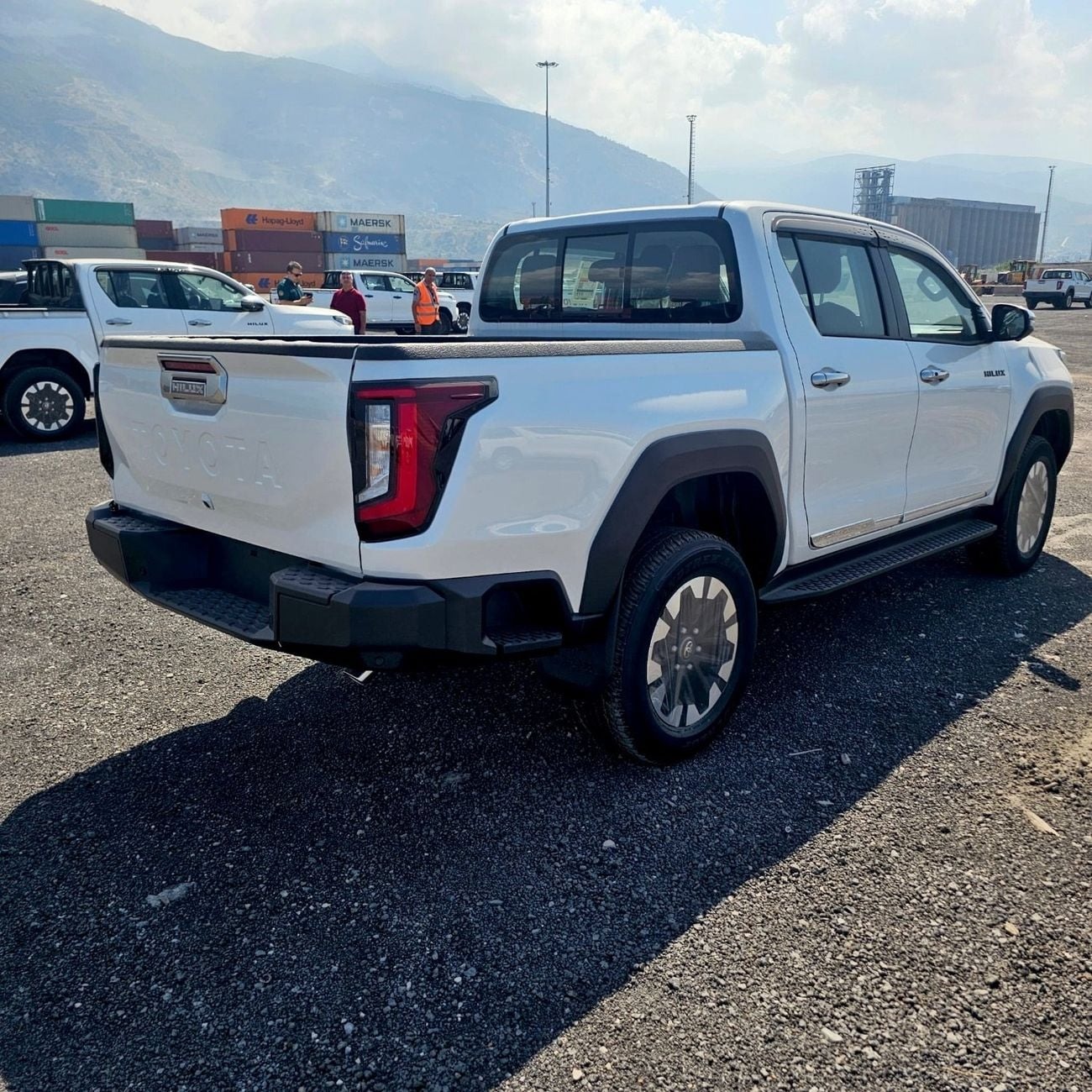 2027 TOYOTA  HILUX TRAIL HUNTER