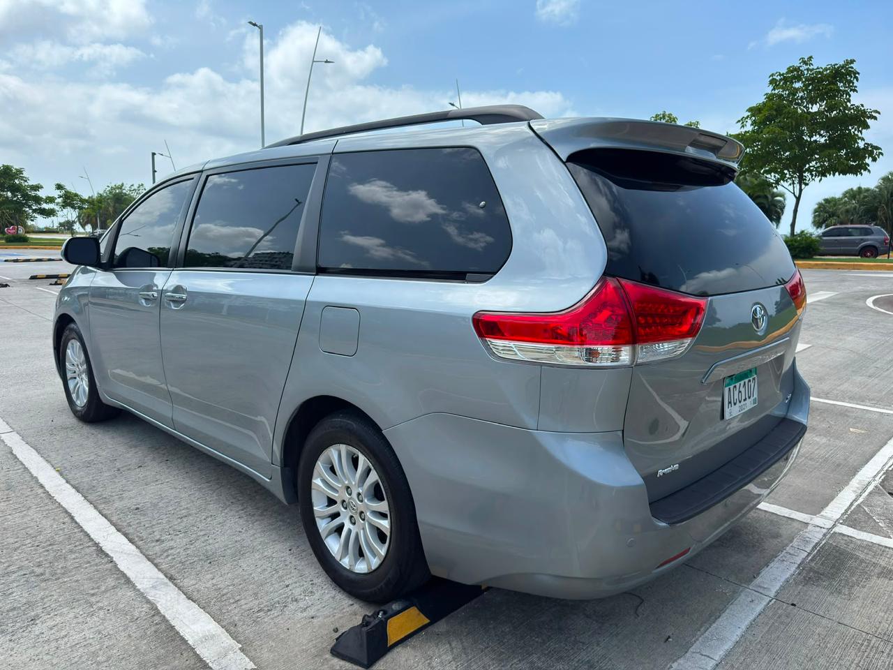 2013 TOYOTA  SIENNA XLE
