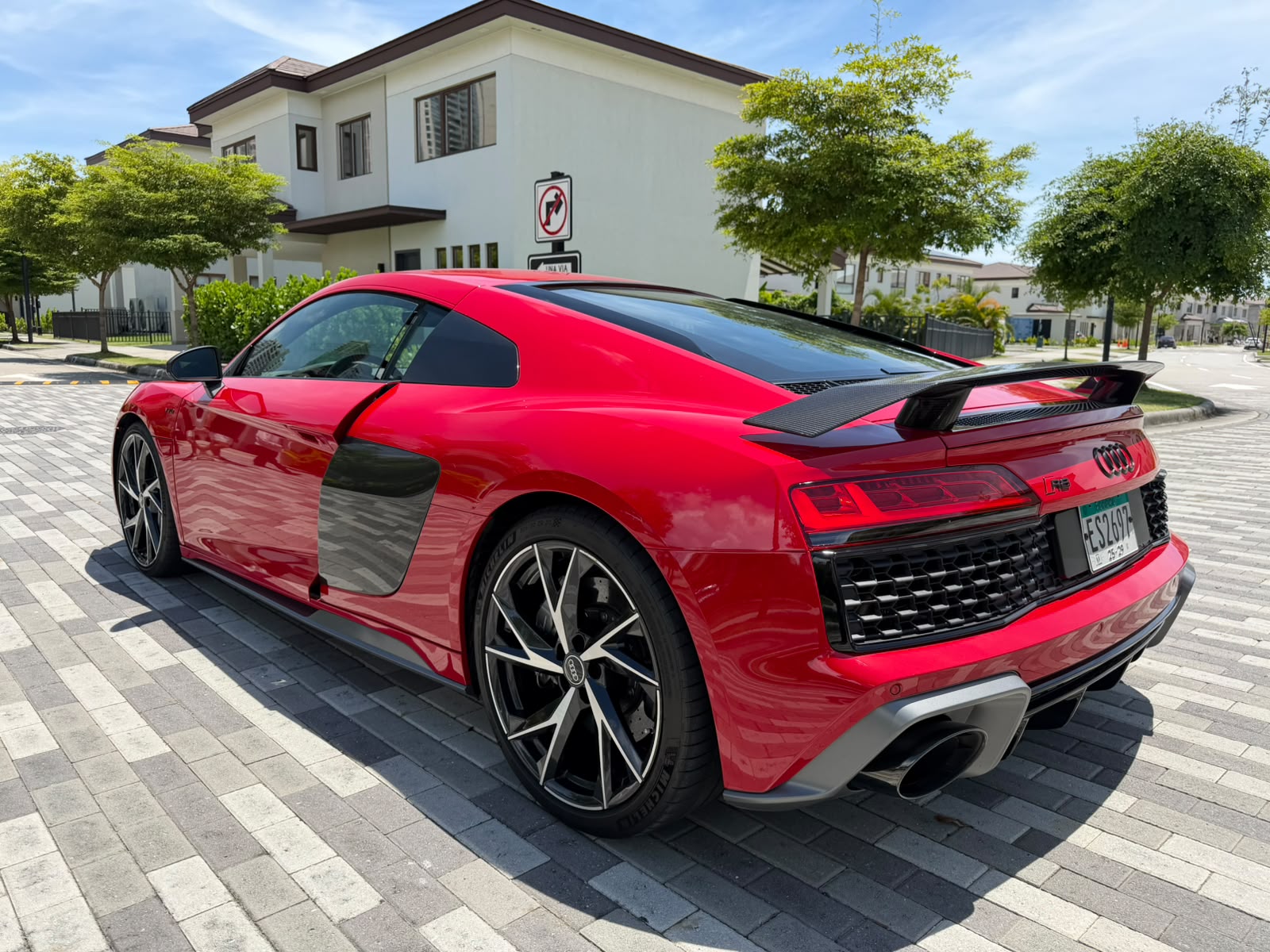 2025 AUDI  R8 V10 PLUS