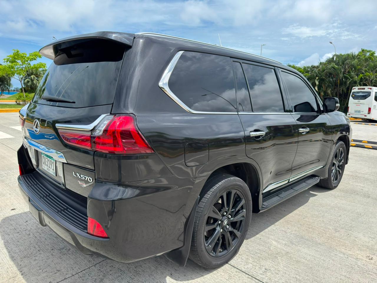 2018 LEXUS  LX 570