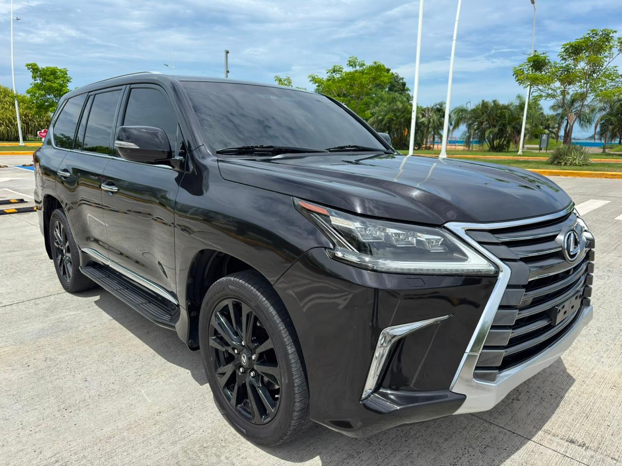 2018 LEXUS LX 570